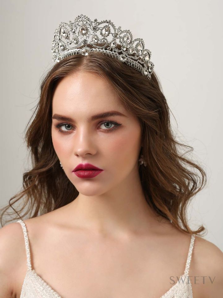 SV Olivia Crystal Tiara in Silver $14.99 Clearance- SWEETV